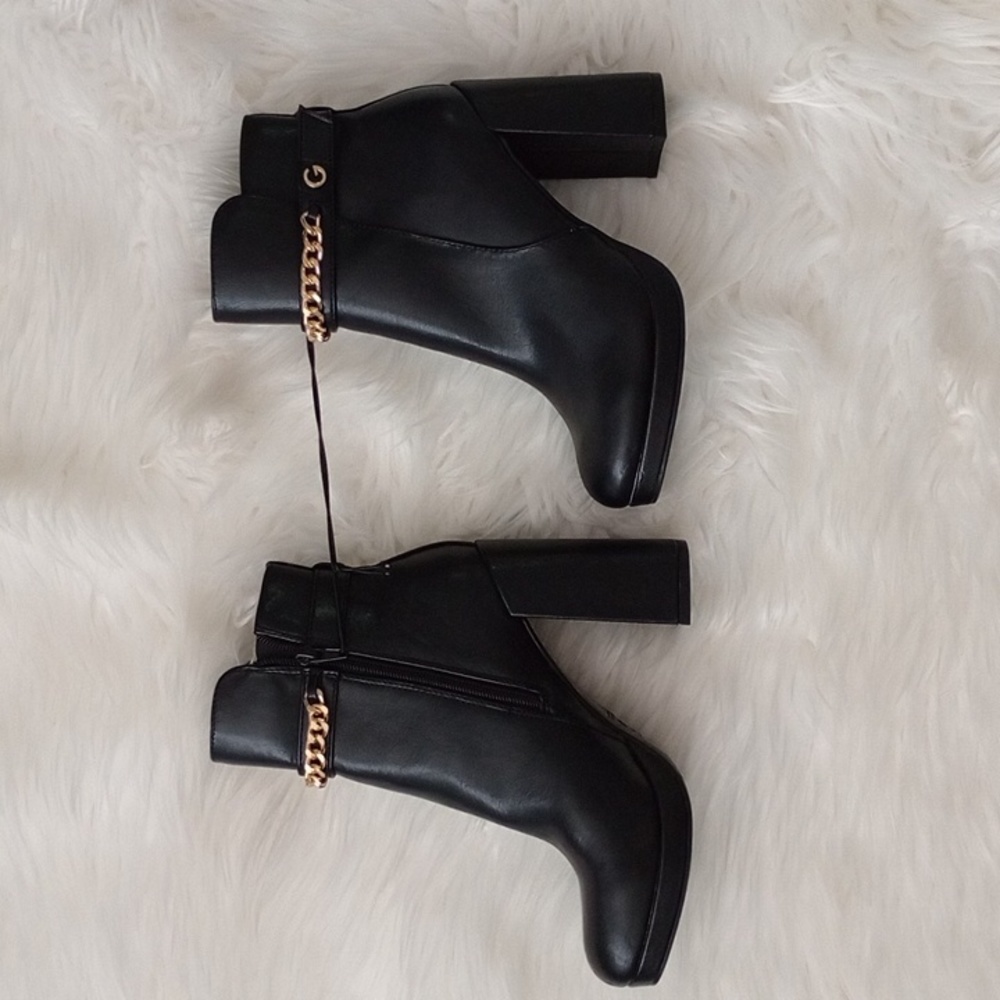 GBG Los Angeles  Boots Size 7M Color Black